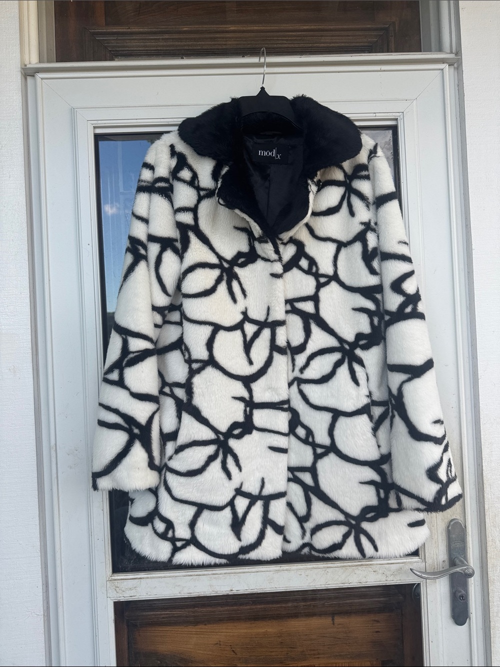 Modlx Black & White Patterned Faux Fur Teddy Coat size Medium
